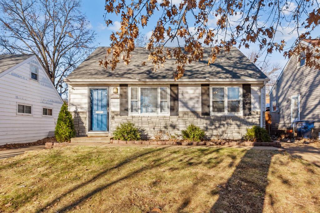 Metropolitan Escape I JZ Vacation Rentals, Richmond Heights (updated