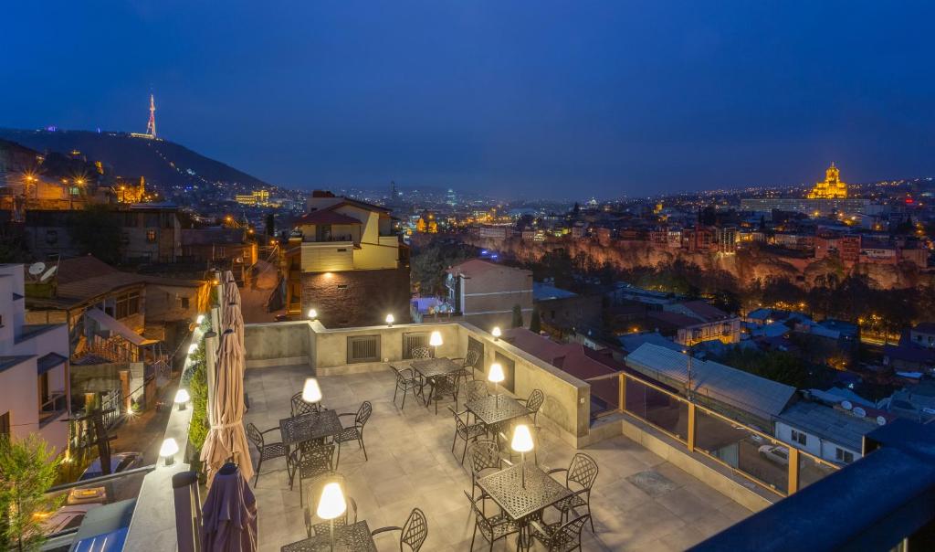 Nespecifikovaný výhled na hory nebo výhled na hory při pohledu z hotelu
