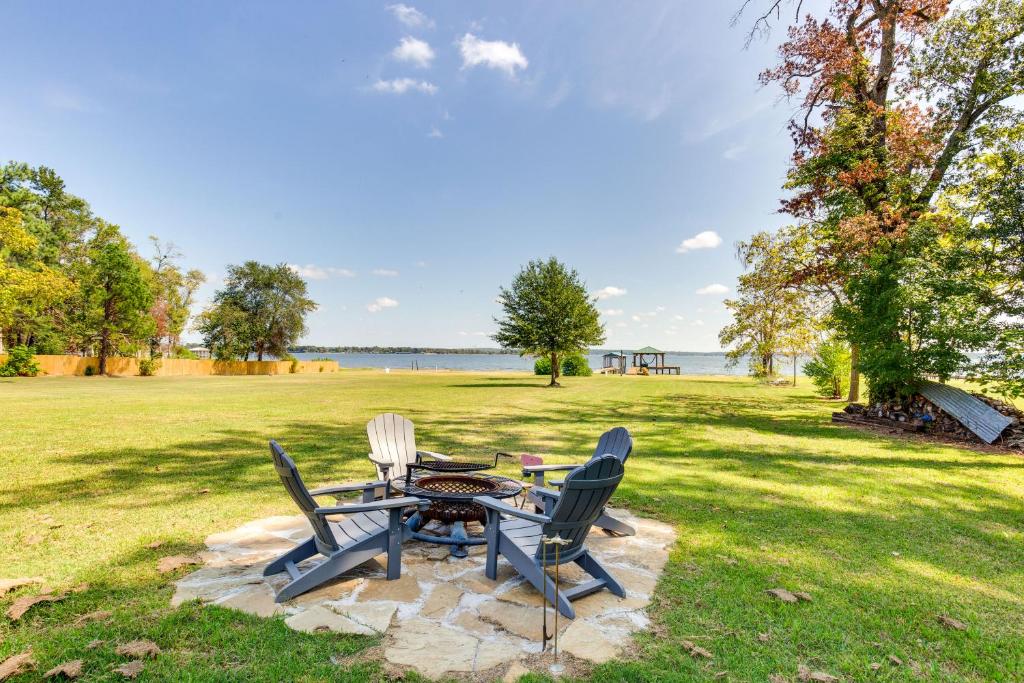 Lake Palestine Vacation Rental with Deck, Boat Dock, Coffee City