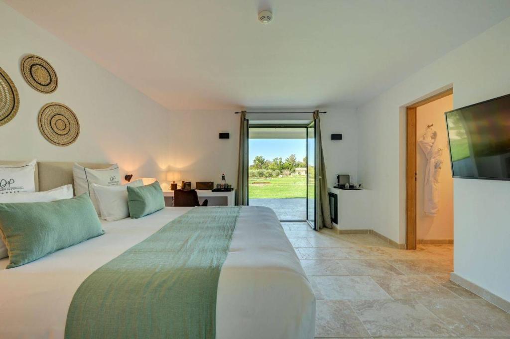 Postel nebo postele na pokoji v ubytování Domaine de Privadière & Spa