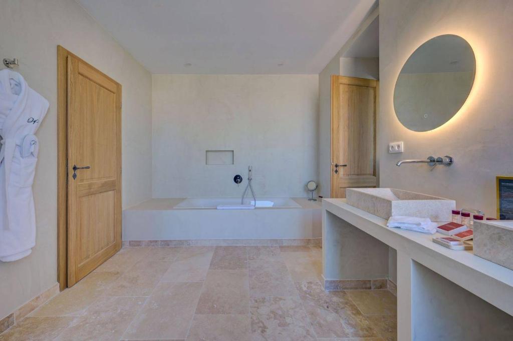 Koupelna v ubytování Domaine de Privadière & Spa