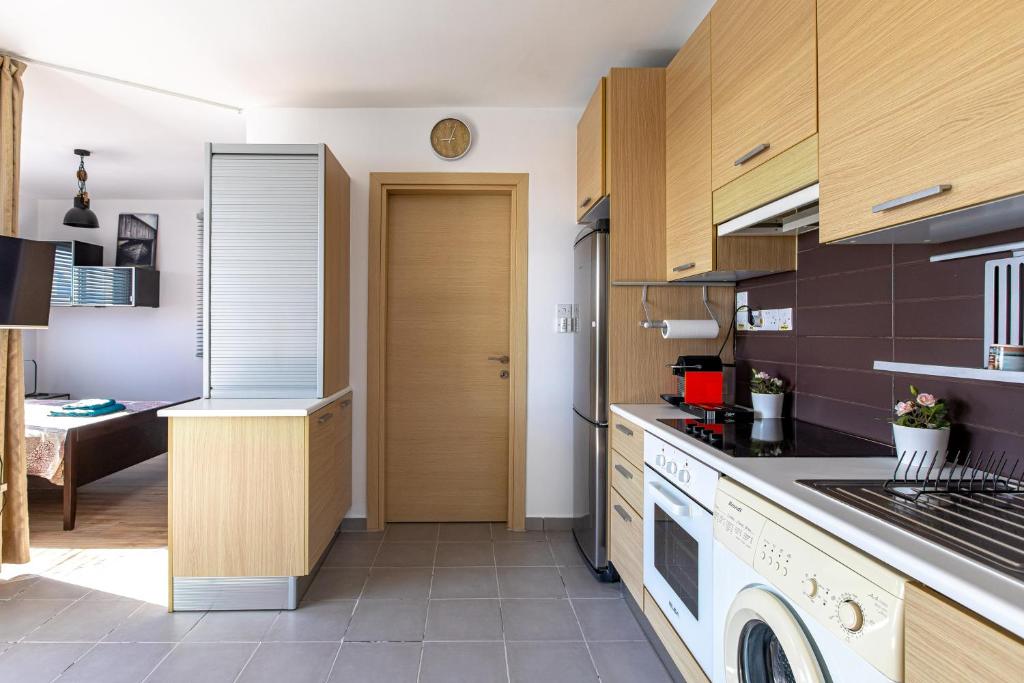 Kuchyň nebo kuchyňský kout v ubytování Cosy Apart at Lykavitos