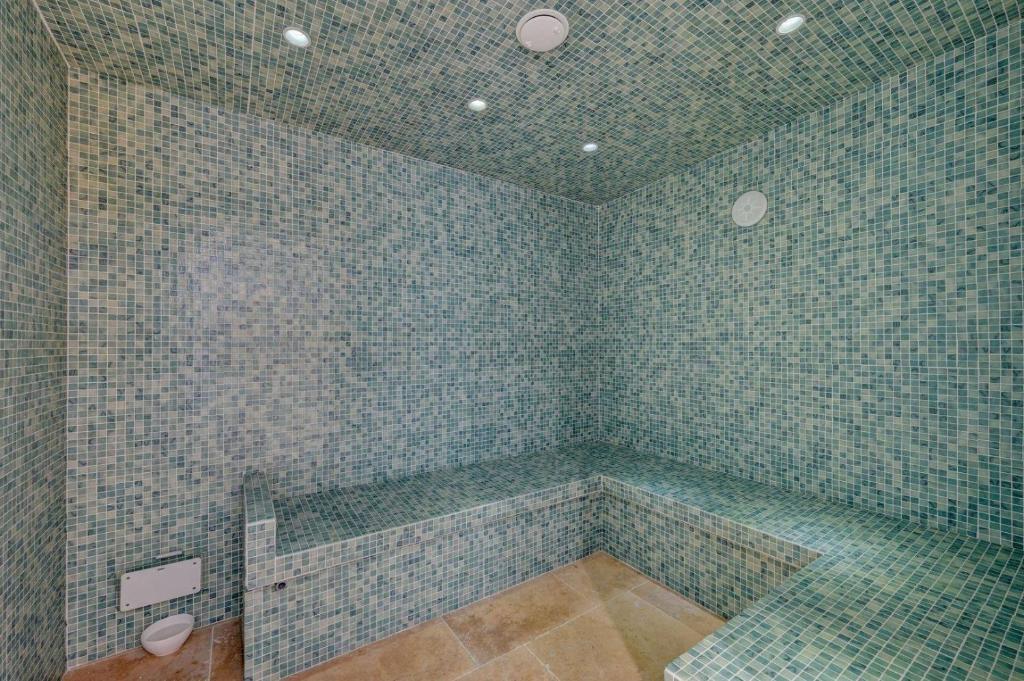 Koupelna v ubytování Domaine de Privadière & Spa