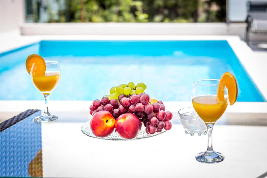 Der Swimmingpool an oder in der Nähe von Apartment Falcon