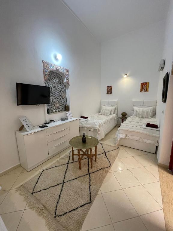 Een TV en/of entertainmentcenter bij Riad Maya
