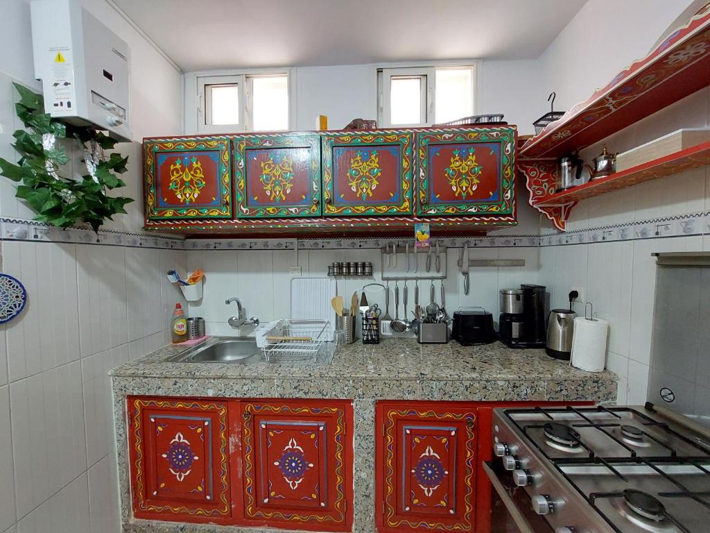 Een keuken of kitchenette bij Riad Maya