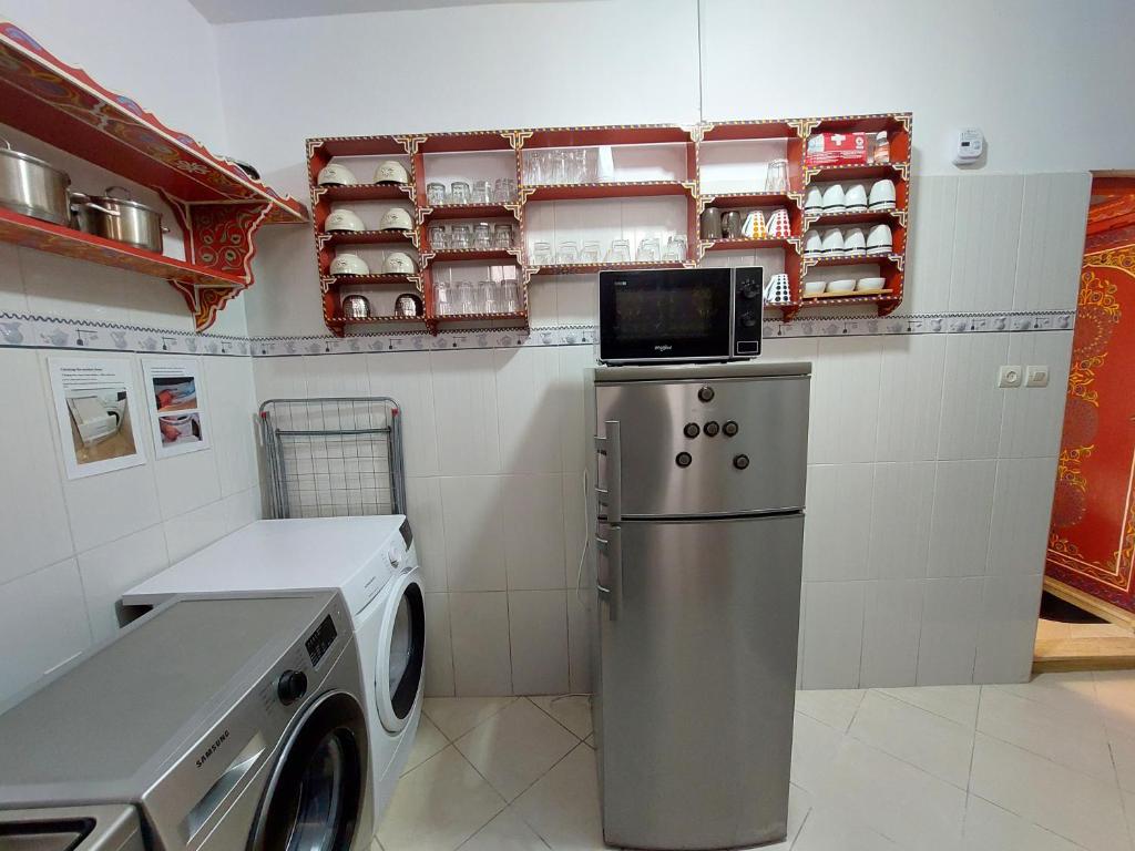 Een keuken of kitchenette bij Riad Maya