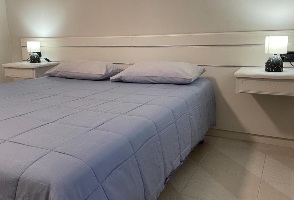 - un lit avec 2 oreillers dans l'établissement Il Villino (Melfi), à Melfi
