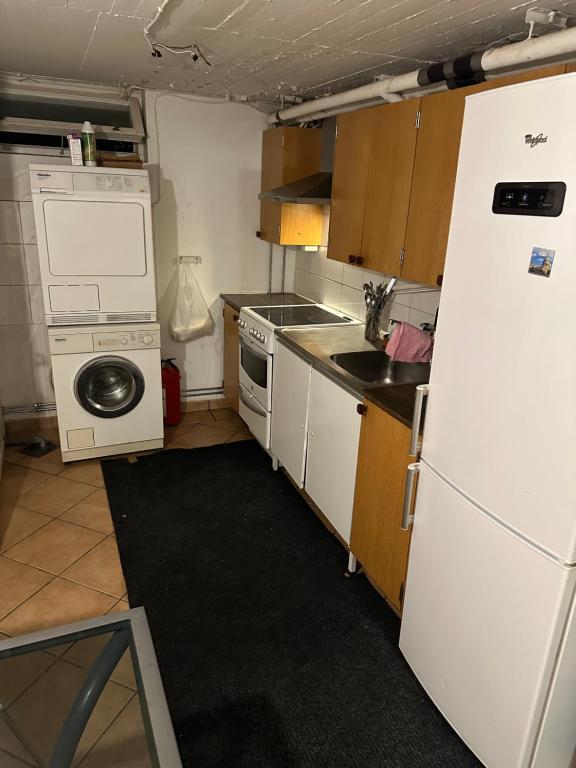 Kuchyň nebo kuchyňský kout v ubytování Room A