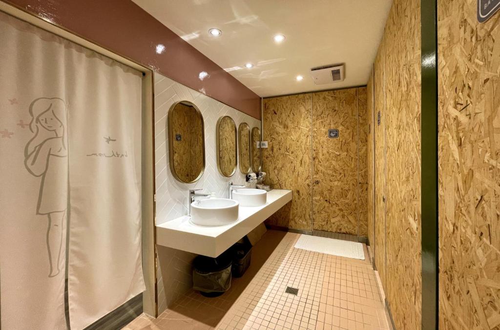 Koupelna v ubytování Funtime Hostel