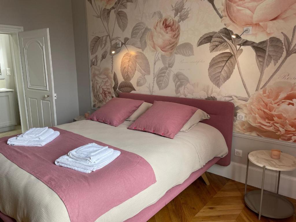 Chambres d'hôtes rénovées avec piscine, cœur de ville, proche zoo et Prytanée, petit déj inclus - FR-1-410-418 - Family Room