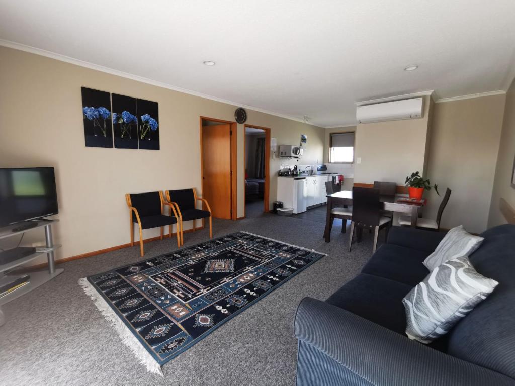 TV a/nebo společenská místnost v ubytování Broadview Motel