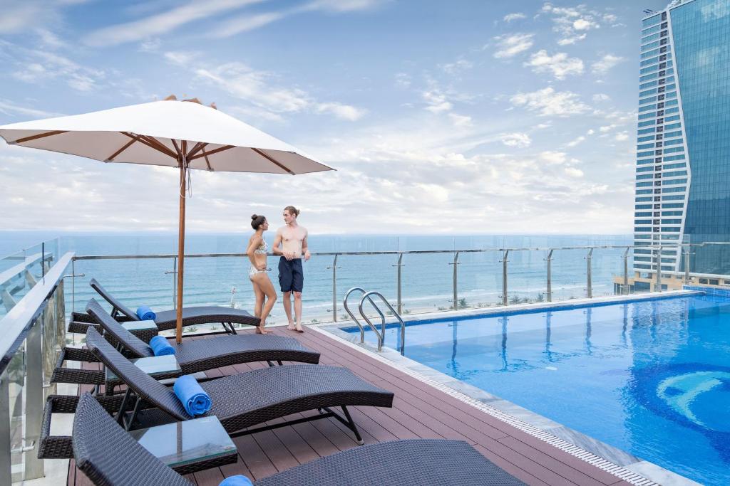 Bazén v ubytování Sunny Ocean Hotel & Spa nebo v jeho okolí