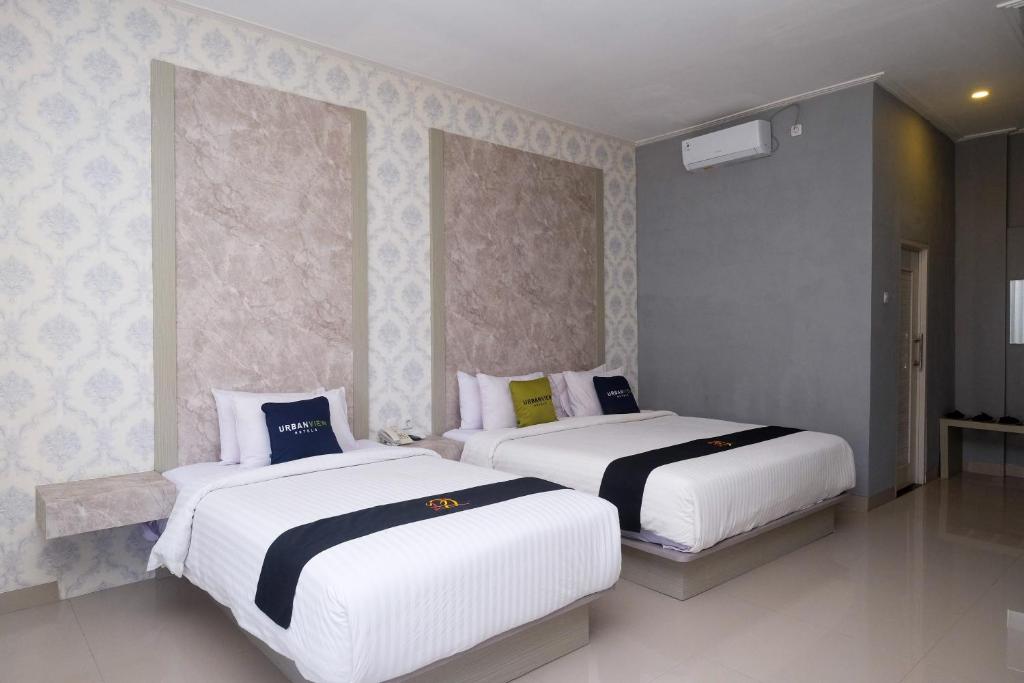 Urbanview Hotel DJ Inn Tegal - Standard Family Room