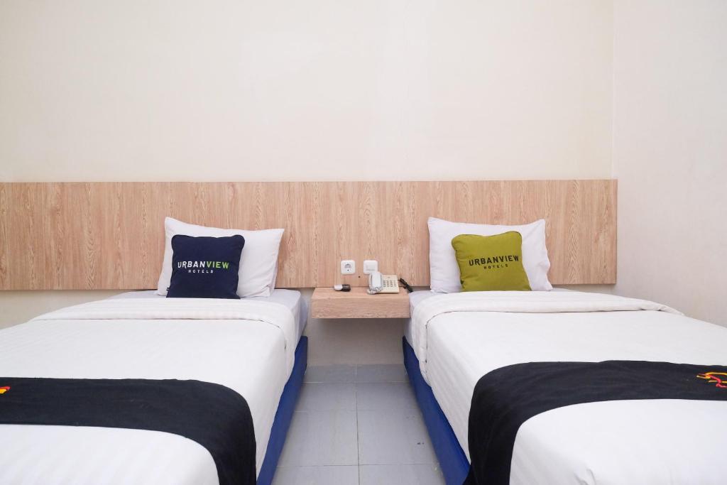 Urbanview Hotel DJ Inn Tegal - Superior Twin Room