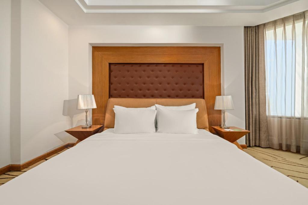 Postel nebo postele na pokoji v ubytování Diamond Sea Hotel
