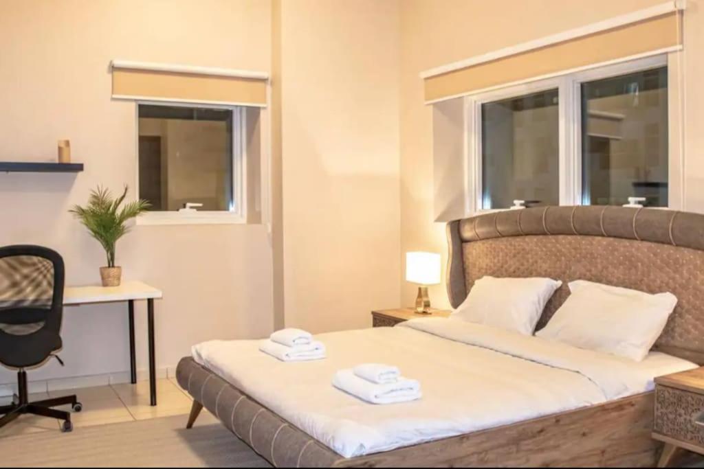 Postel nebo postele na pokoji v ubytování Unique 2 Bedroom Apartment in Center of Ajman