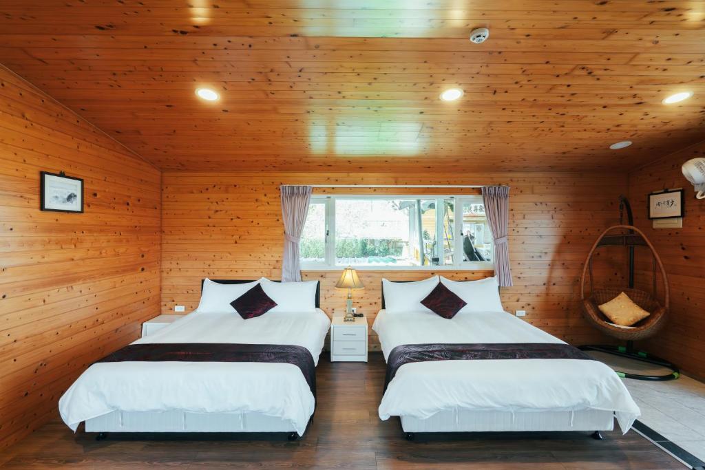 Uma cama ou camas num quarto em Happy Farm Homestay