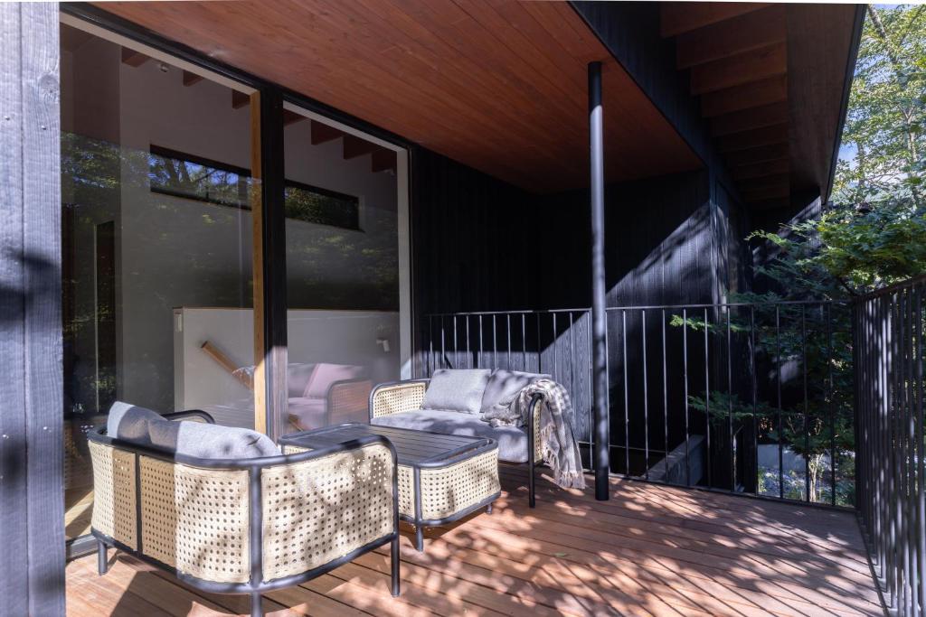 Balkón nebo terasa v ubytování Hotarutei Villas