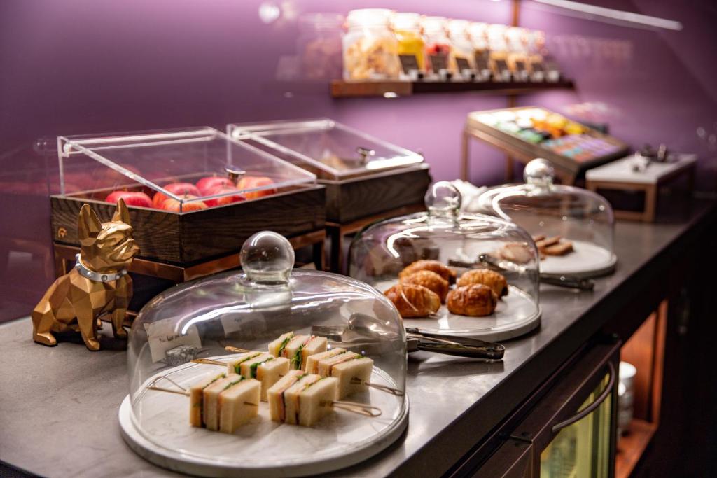 Phòng Premium Deluxe Có Giường Cỡ King - Quyền Sử Dụng Nest Lounge