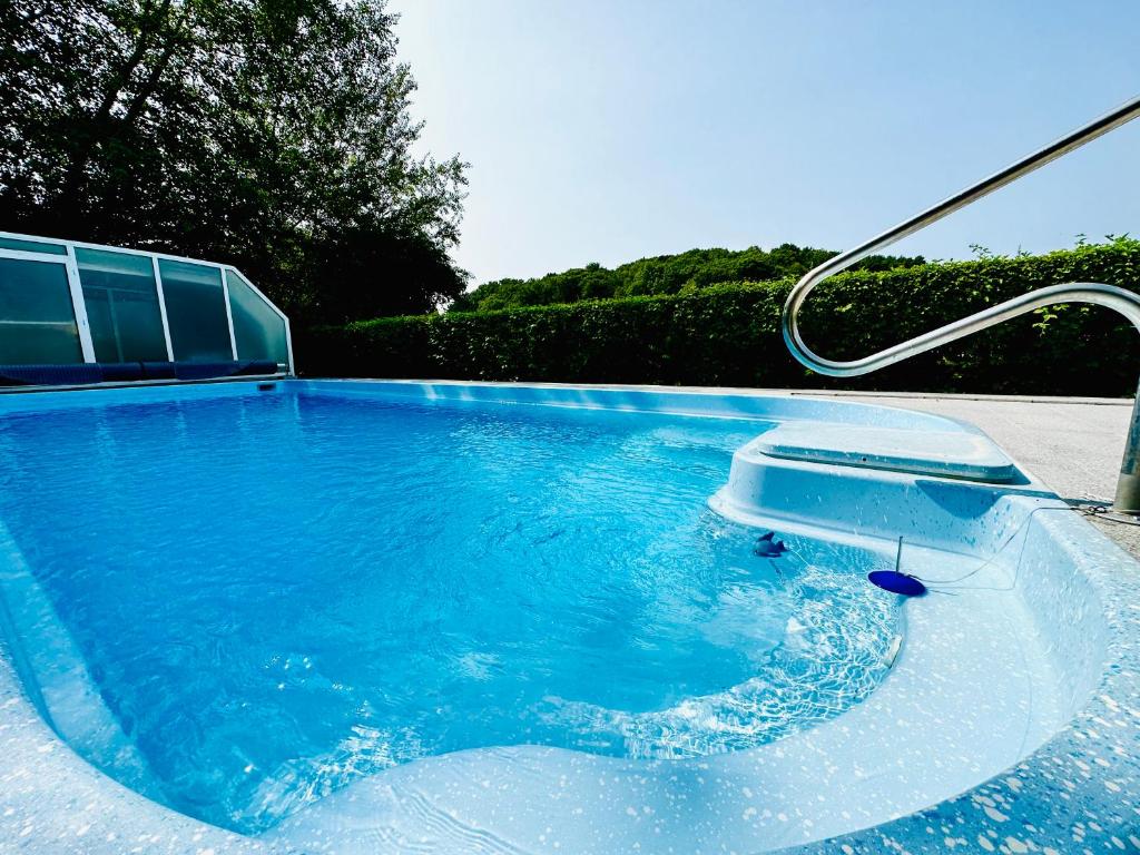 Bazén v ubytování Vitalhotel Krainz nebo v jeho okolí