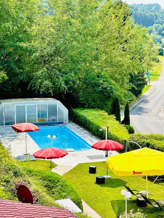 Bazén v ubytování Vitalhotel Krainz nebo v jeho okolí