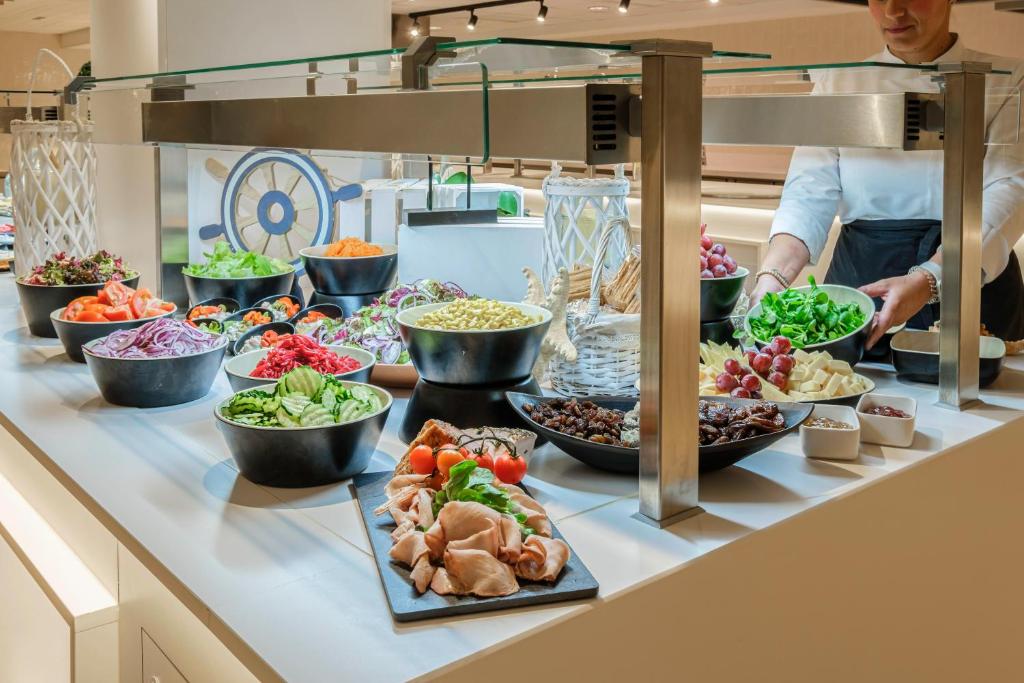 Comida en o cerca de este hotel