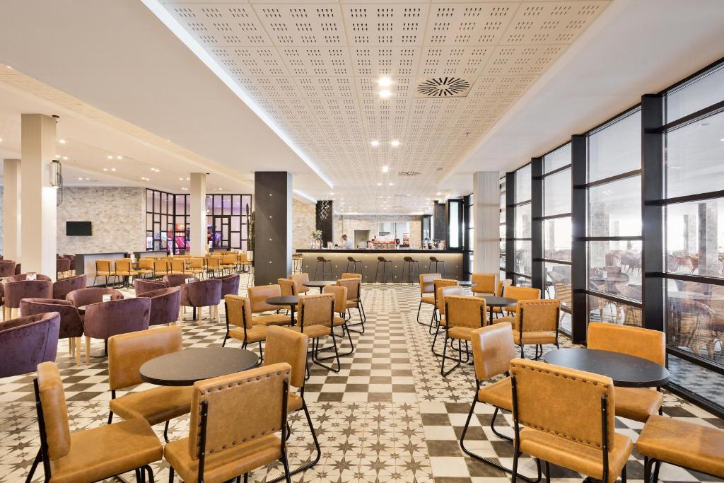 Zona de estar de Hotel Best Costa Ballena