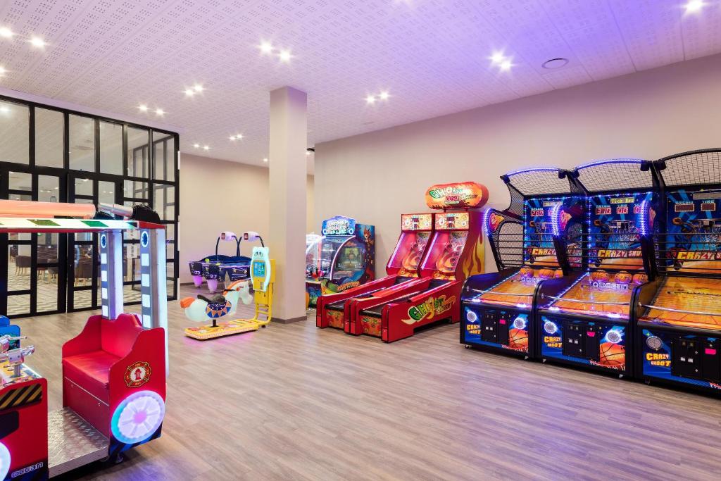 Sala de juegos en Hotel Best Costa Ballena