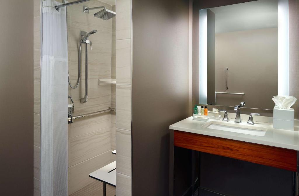 Hilton Atlanta Northeast - 