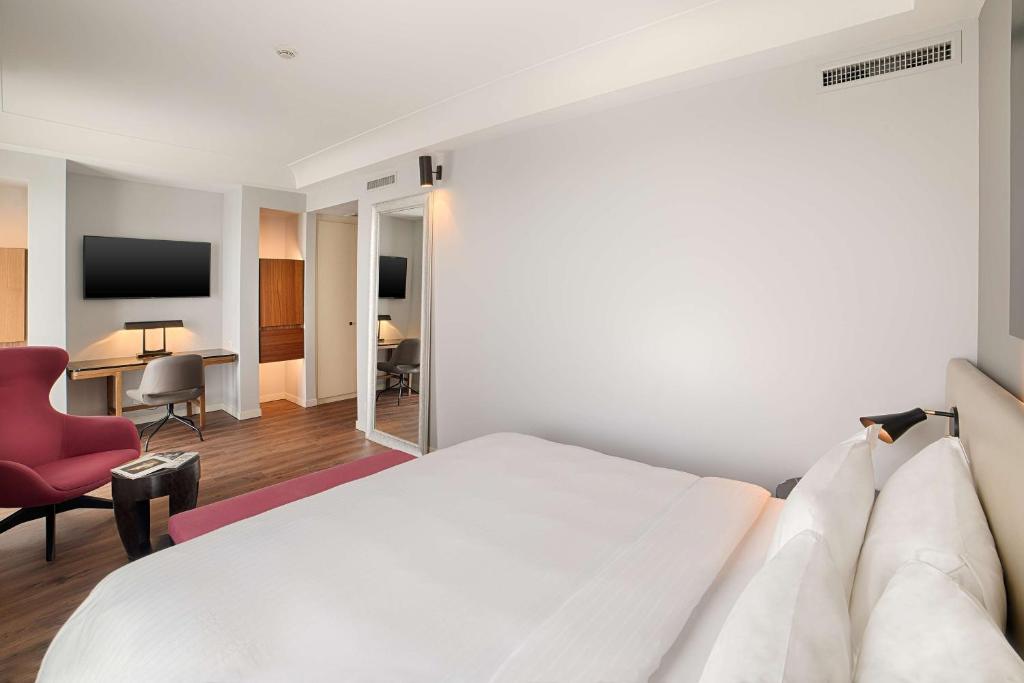 TV a/nebo společenská místnost v ubytování Radisson Blu Hotel Milan