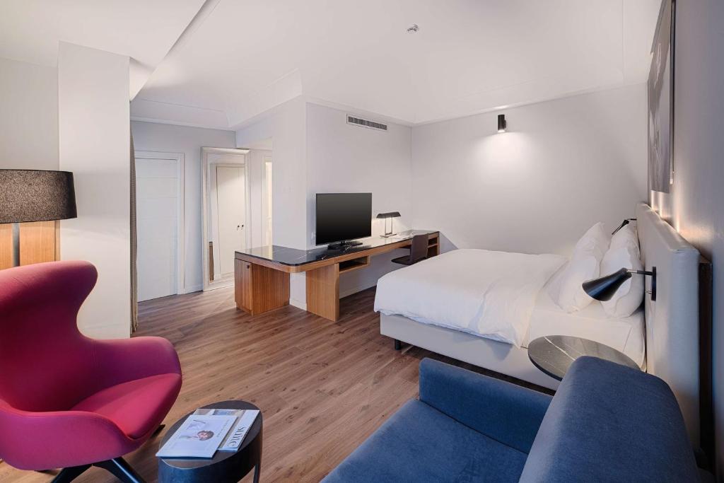 TV a/nebo společenská místnost v ubytování Radisson Blu Hotel Milan