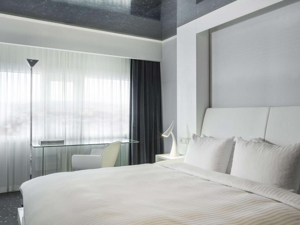Postel nebo postele na pokoji v ubytování Radisson Blu Plaza Hotel, Oslo