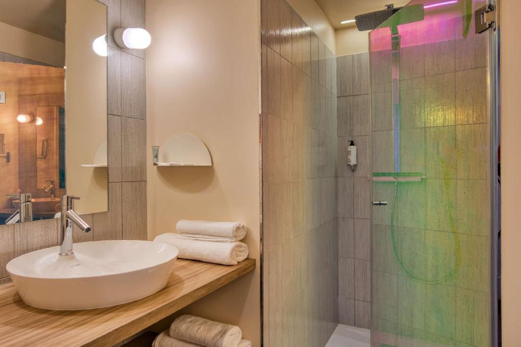 Aiden by Best Western Clermont-Ferrand Hotel & Spa - Chambre De Reine Du Confort