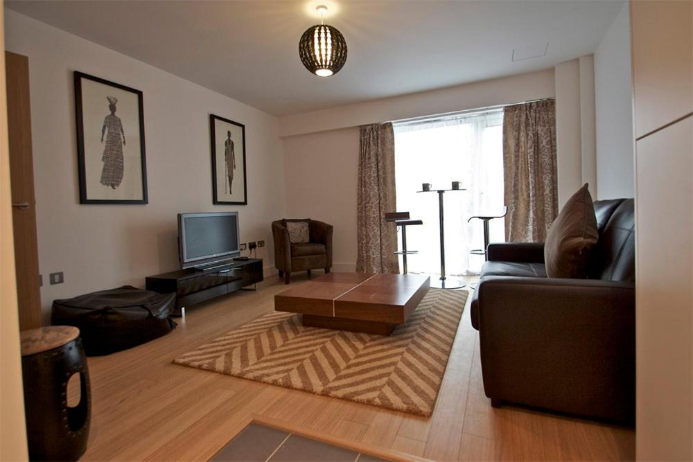a living room with a couch and a coffee table at Apartment in Newbury Parkway Centre in Thatcham