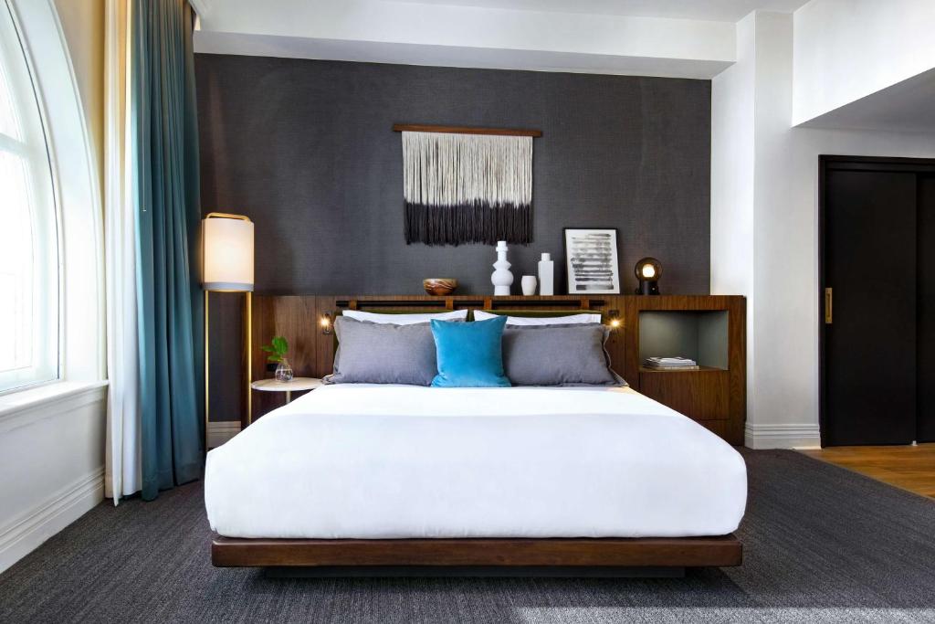 The Alexis Royal Sonesta Hotel Seattle photo