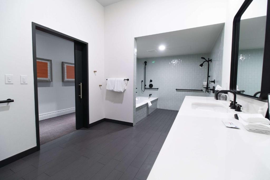 The Alexis Royal Sonesta Hotel Seattle - 