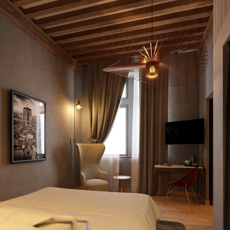 TV a/nebo společenská místnost v ubytování Cour des Loges Lyon, A Radisson Collection Hotel