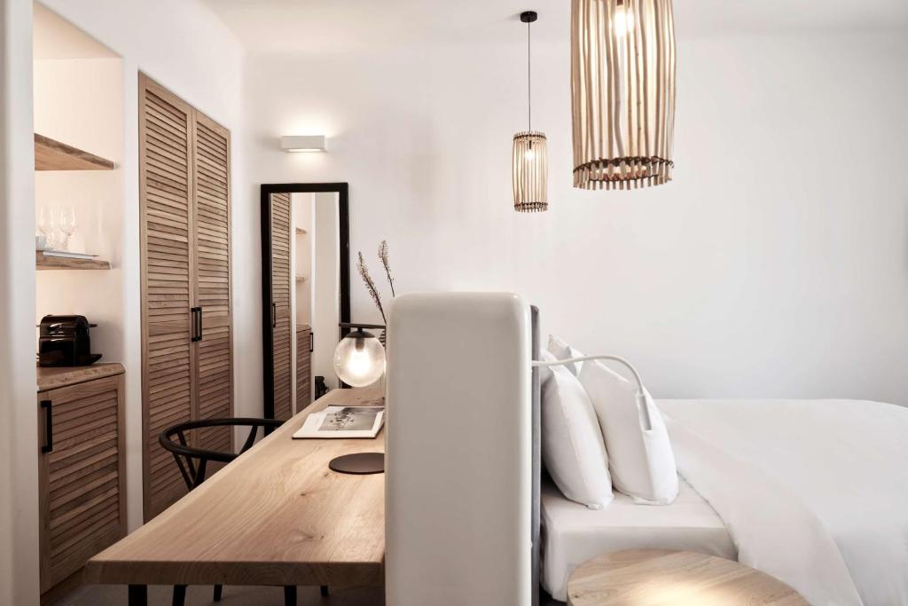 Postel nebo postele na pokoji v ubytování Radisson Blu Euphoria Resort, Mykonos