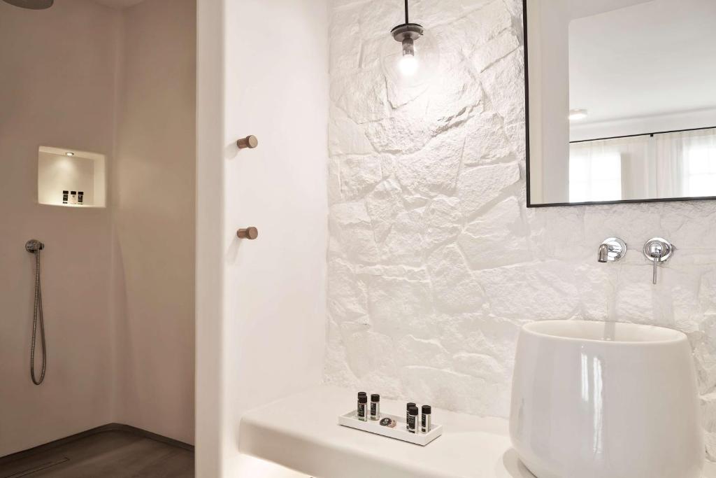 Koupelna v ubytování Radisson Blu Euphoria Resort, Mykonos