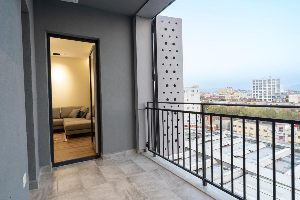 Cane Apartment Emerald - Image 6