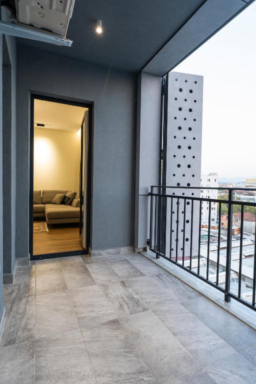 Cane Apartment Emerald - Image 9