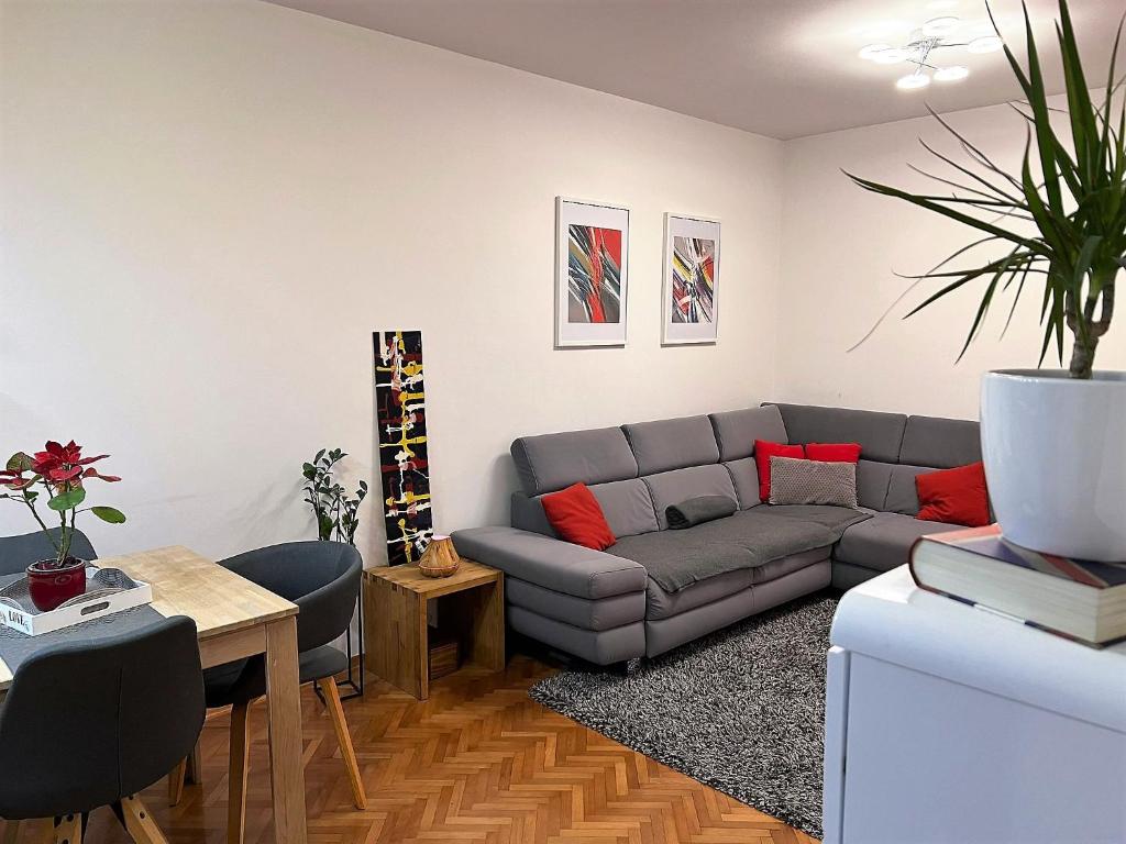 Χώρος καθιστικού στο MM Split apartment - 5 min by car to the beach & city center - free public parking