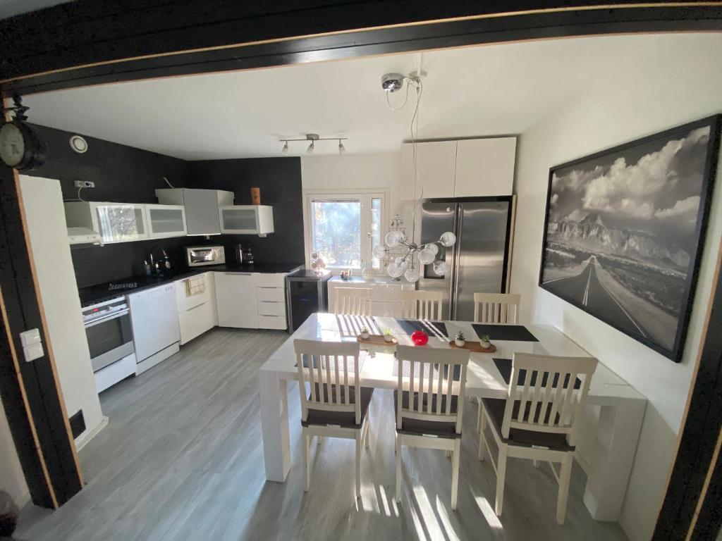 Kuchyň nebo kuchyňský kout v ubytování Arctic private house