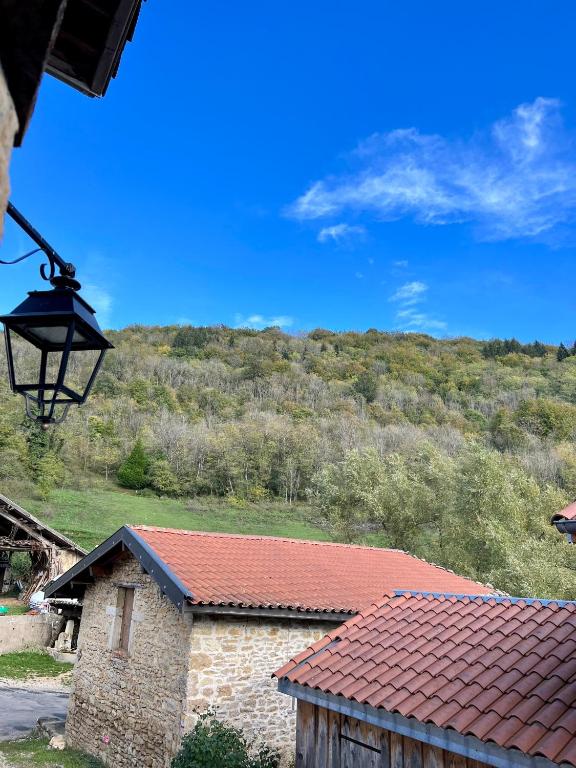 Gîte Brin de Nature au cœur des montagnes du Bugey - Four-Bedroom House