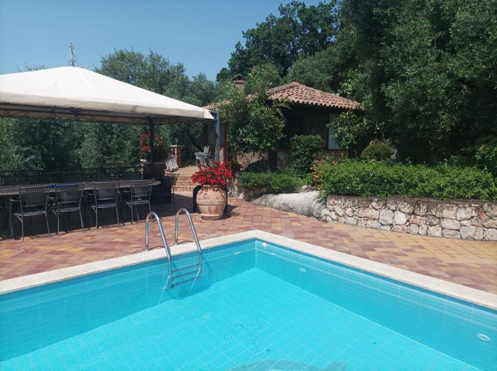 Bazén v ubytování Villa Rotondo nebo v jeho okolí