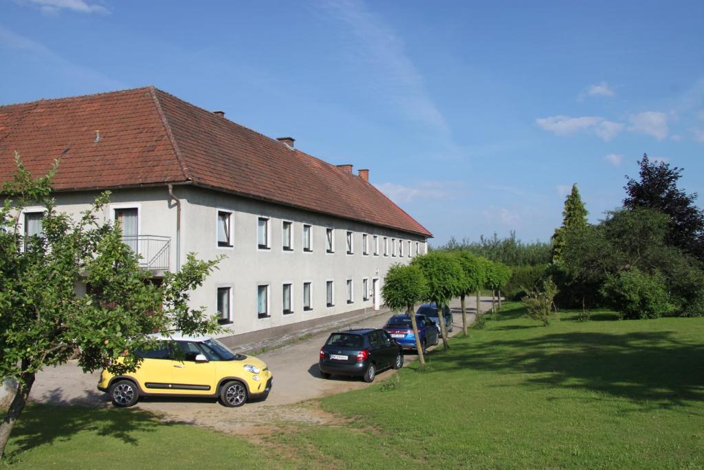 a yellow car parked in front of a building at Pension Merkinger in Behamberg
