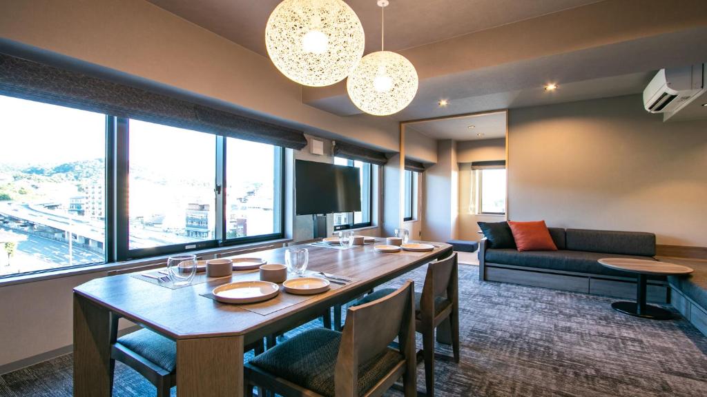 a dining room with a table and a couch at Minn Kiyomizu-Gojo in Kyoto