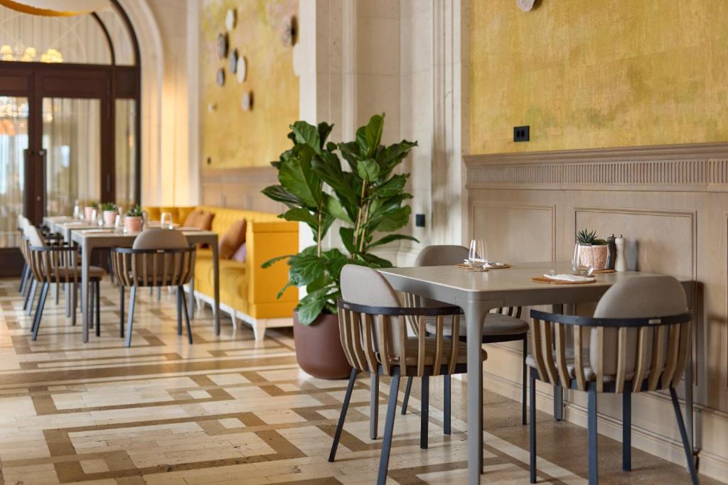 Posezení v ubytování Regent Porto Montenegro