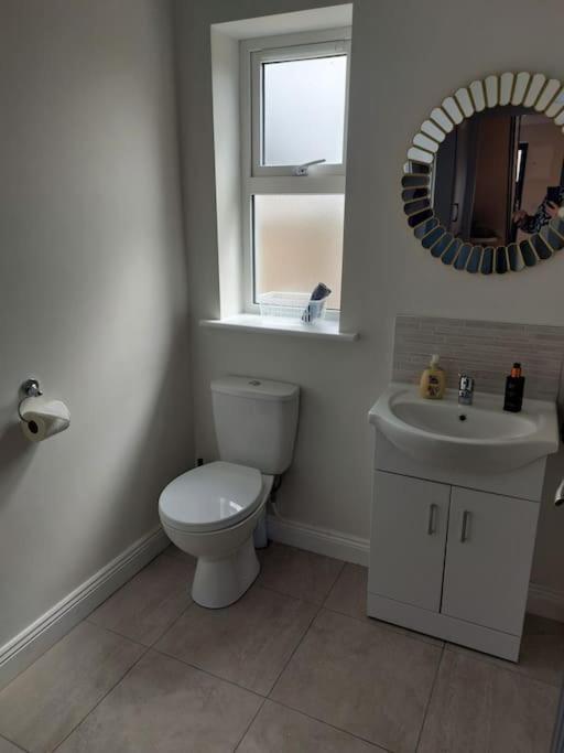 Koupelna v ubytování Stunning New 3 Bed Townhouse